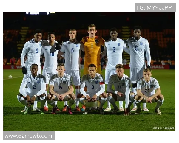 在绿茵场上闪耀的星辰足球明星的传奇与梦想